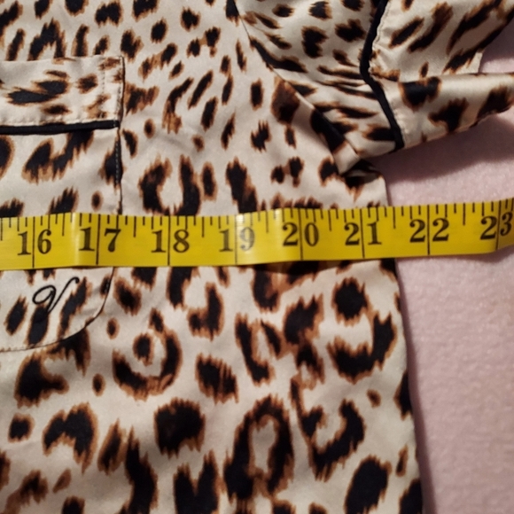 Victoria's Secret VS (S) Cream Black Satin Cougar Animal Print Button Up Shirt - Picture 12 of 14